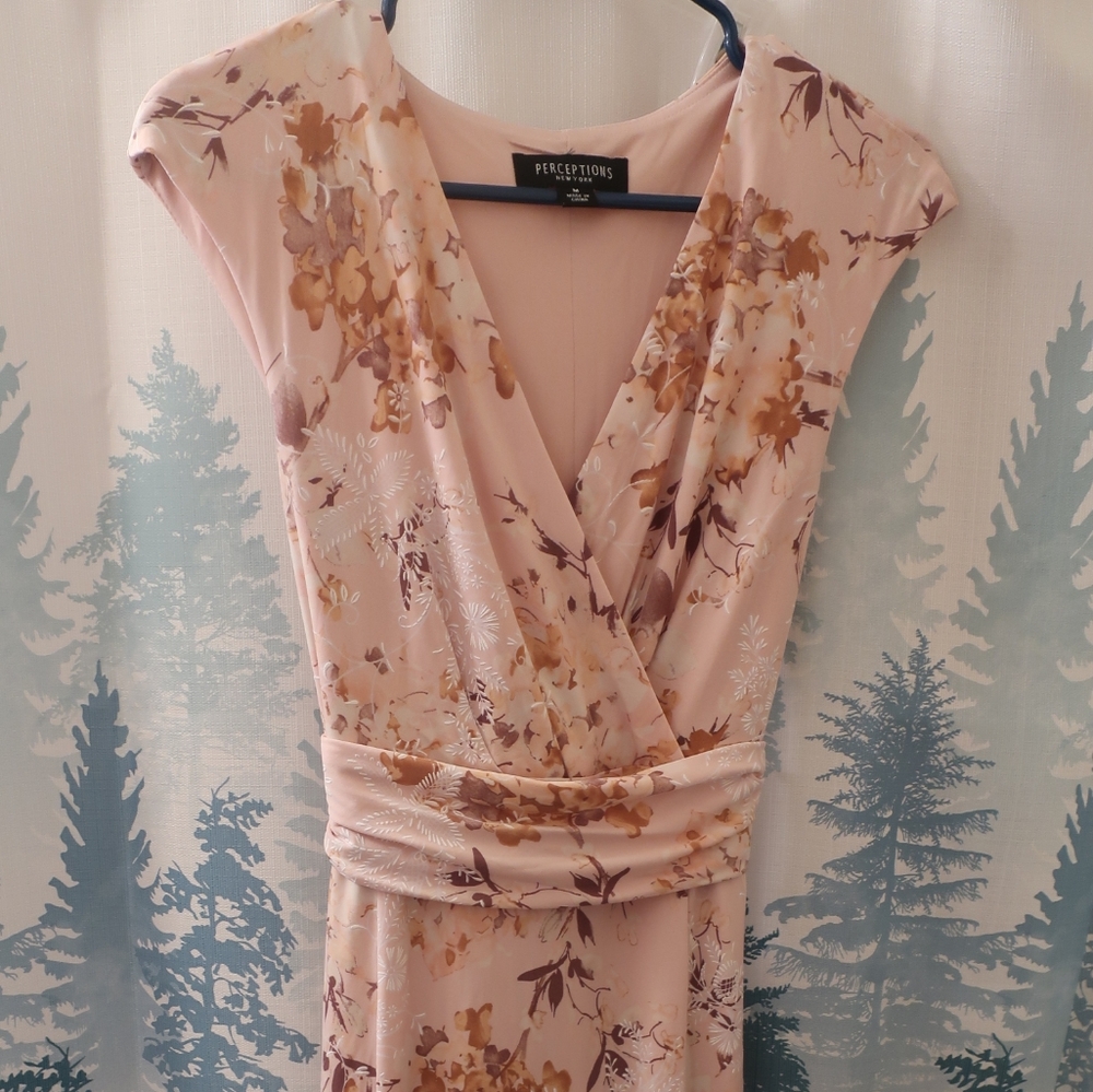 Belted, Floral Dress from Perceptions NY, Size Medium, Knee length